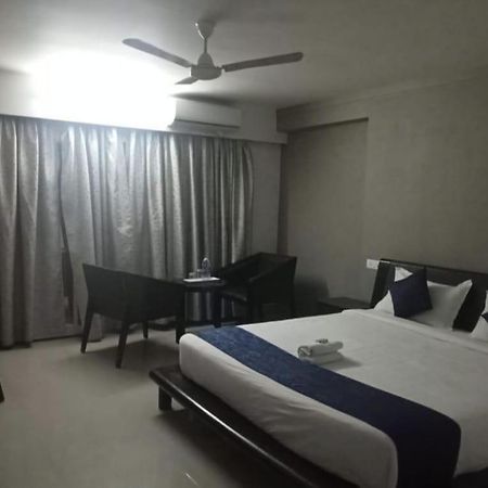 Aec Residency Hotel Alappuzha Ngoại thất bức ảnh